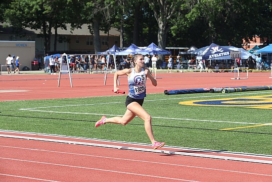 Girls 4x400m